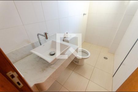 Casa de condomínio à venda com 132m², 3 quartos e 3 vagasBanheiro