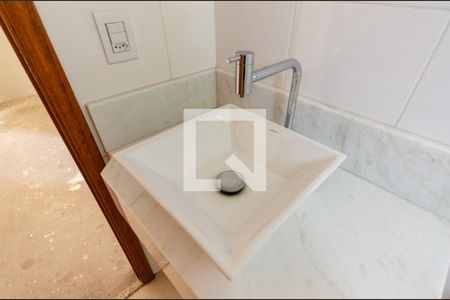 Casa de condomínio à venda com 132m², 3 quartos e 3 vagasBanheiro