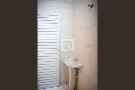 Banheiro de casa para alugar com 2 quartos, 36m² em Canhema, Diadema