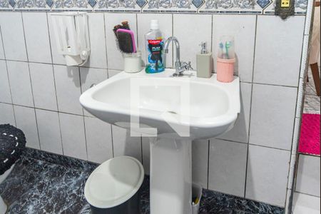 Casa à venda com 170m², 3 quartos e 2 vagas Casa à venda com 170m², 3 quartos e 2 vagasBanheiro Social