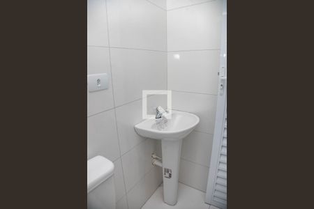 Banheiro de casa para alugar com 1 quarto, 31m² em Canhema, Diadema