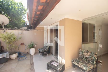 Casa de condomínio para alugar com 80m², 2 quartos e 1 vagaQuintal