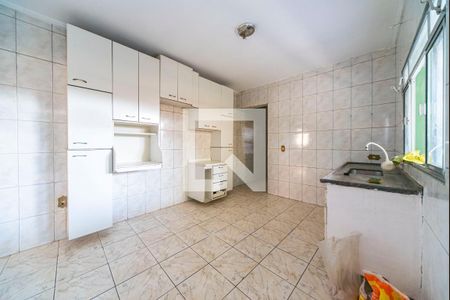 Casa para alugar com 90m², 2 quartos e 2 vagasCozinha 