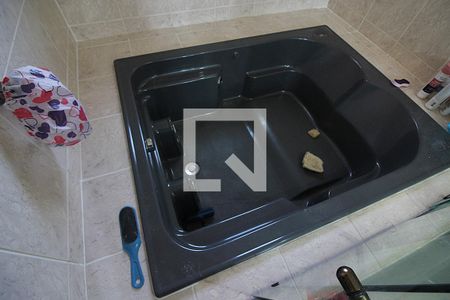 Casa à venda com 202m², 3 quartos e 2 vagasQuarto 1 - Suíte Banheiro Banheira