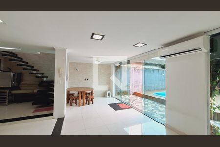 Sala de casa para alugar com 2 quartos, 250m² em Vila Antartica, Praia Grande