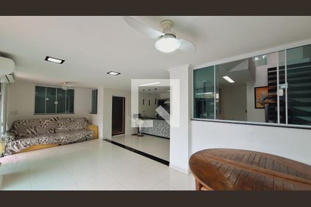 Casa para alugar com 2 quartos, 250m² em Vila Antartica, Praia Grande