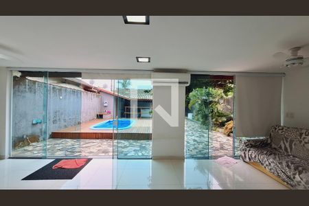 Sala de casa para alugar com 2 quartos, 250m² em Vila Antartica, Praia Grande