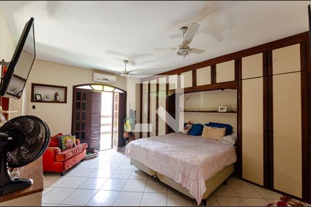 Casa à venda com 450m², 4 quartos e 2 vagasSuite Master 