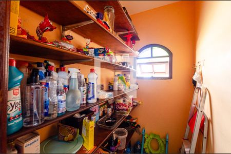 Casa à venda com 450m², 4 quartos e 2 vagasDespensa