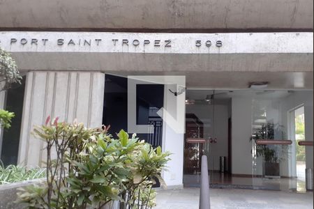 Apartamento à venda com 304m², 4 quartos e 3 vagas Apartamento à venda com 304m², 4 quartos e 3 vagasEntrada edifício