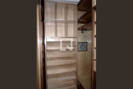 Apartamento à venda com 304m², 4 quartos e 3 vagasCloset Suíte principal