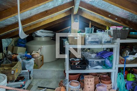 Casa à venda com 200m², 2 quartos e 2 vagasSótão