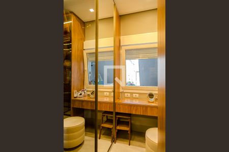 Casa à venda com 200m², 2 quartos e 2 vagasSuíte - Closet