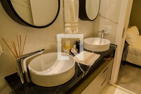 Casa à venda com 200m², 2 quartos e 2 vagasBanheiro da Suíte - Pia