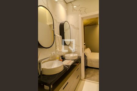 Casa à venda com 200m², 2 quartos e 2 vagasBanheiro da Suíte