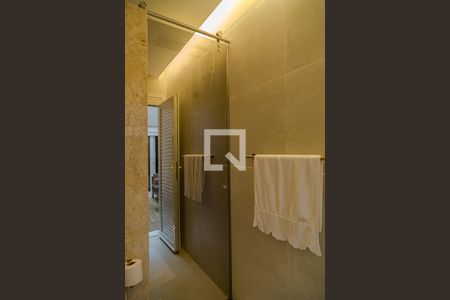 Casa à venda com 200m², 2 quartos e 2 vagasLavabo