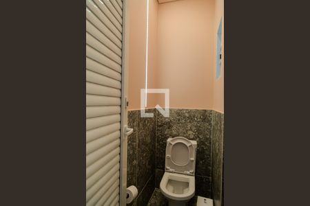 Casa à venda com 200m², 2 quartos e 2 vagasBanheiro Social