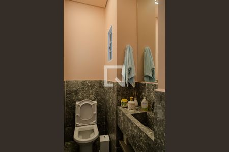 Casa à venda com 200m², 2 quartos e 2 vagasBanheiro Social