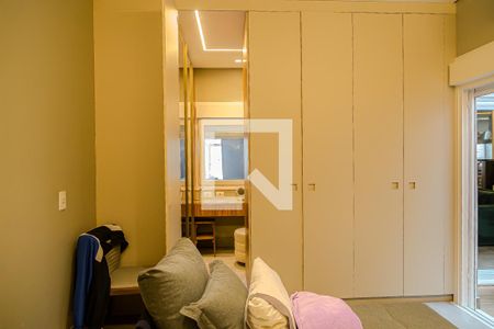 Casa à venda com 200m², 2 quartos e 2 vagasSuíte - Closet