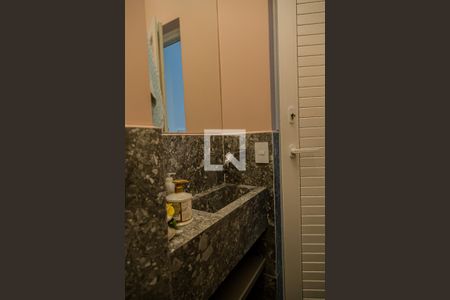 Casa à venda com 200m², 2 quartos e 2 vagasBanheiro Social