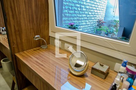 Casa à venda com 200m², 2 quartos e 2 vagasSuíte - Closet