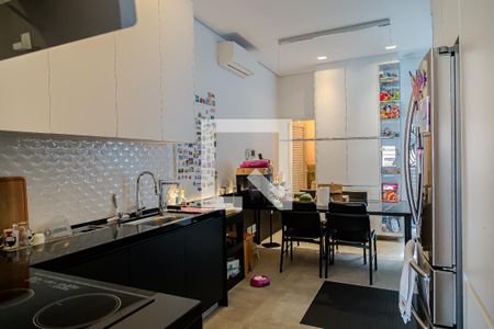 Casa à venda com 200m², 2 quartos e 2 vagasCozinha 2 do piso superior