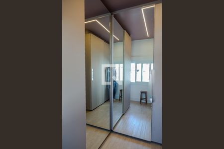 Casa à venda com 200m², 2 quartos e 2 vagasCloset do Quarto 2 do piso superior