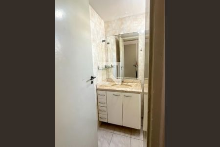 Apartamento para alugar com 70m², 2 quartos e 1 vaga Apartamento para alugar com 70m², 2 quartos e 1 vagaBanheiro da Suíte