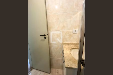 Apartamento para alugar com 70m², 2 quartos e 1 vaga Apartamento para alugar com 70m², 2 quartos e 1 vagaBanheiro Corredor