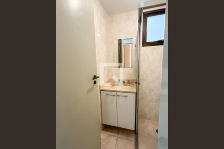Apartamento para alugar com 70m², 2 quartos e 1 vaga Apartamento para alugar com 70m², 2 quartos e 1 vagaBanheiro Corredor
