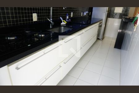 Apartamento à venda com 184m², 2 quartos e 2 vagasCozinha