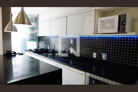 Apartamento à venda com 184m², 2 quartos e 2 vagasCozinha