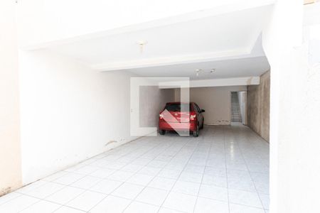 Casa à venda com 250m², 3 quartos e 4 vagas Casa à venda com 250m², 3 quartos e 4 vagasGaragem