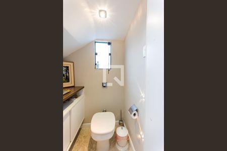 Casa à venda com 250m², 3 quartos e 4 vagas Casa à venda com 250m², 3 quartos e 4 vagasLavabo