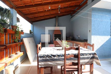 Casa à venda com 130m², 3 quartos e 4 vagasQuintal