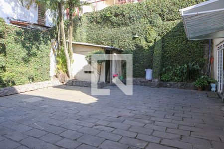 Casa à venda com 520m², 6 quartos e 16 vagas Casa à venda com 520m², 6 quartos e 16 vagasQuintal e Garagem