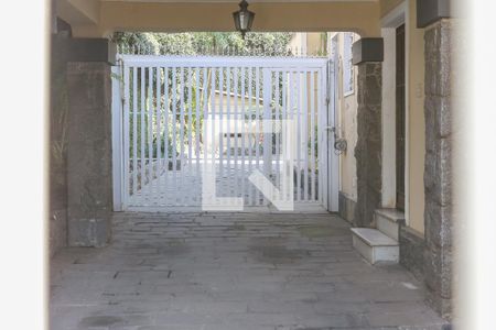 Casa à venda com 520m², 6 quartos e 16 vagas Casa à venda com 520m², 6 quartos e 16 vagasQuintal e Garagem