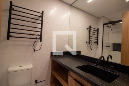 Banheiro de kitnet/studio para alugar com 1 quarto, 30m² em Jardim das Acacias, São Paulo