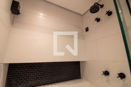 Banheiro de kitnet/studio para alugar com 1 quarto, 30m² em Jardim das Acacias, São Paulo