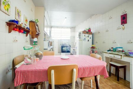 Casa à venda com 253m², 3 quartos e 2 vagas