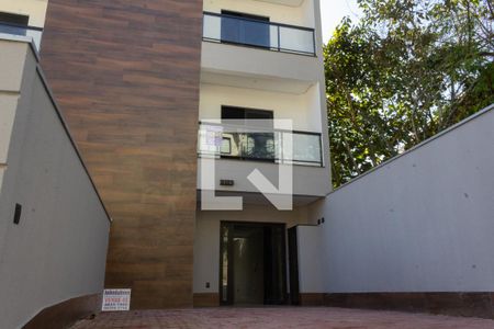 Casa de condomínio para alugar com 250m², 4 quartos e 2 vagasFachada