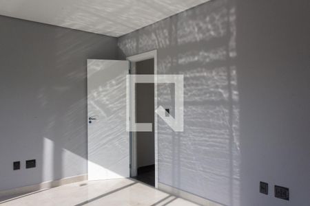 Casa de condomínio para alugar com 250m², 4 quartos e 2 vagasQuarto