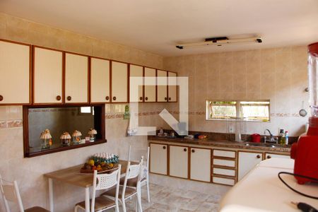 Casa de condomínio à venda com 403m², 4 quartos e 4 vagas Casa de condomínio à venda com 403m², 4 quartos e 4 vagasCOZINHA