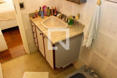 Casa de condomínio à venda com 403m², 4 quartos e 4 vagas Casa de condomínio à venda com 403m², 4 quartos e 4 vagasBANHEIRO DA SUITE 4