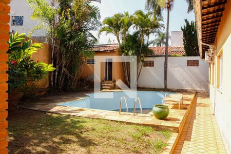 Casa de condomínio à venda com 403m², 4 quartos e 4 vagas Casa de condomínio à venda com 403m², 4 quartos e 4 vagasÁREA EXTERNA FUNDOS