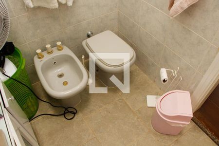 Casa de condomínio à venda com 403m², 4 quartos e 4 vagas Casa de condomínio à venda com 403m², 4 quartos e 4 vagasBANHEIRO SOCIAL