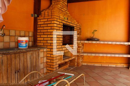 Casa de condomínio à venda com 403m², 4 quartos e 4 vagas Casa de condomínio à venda com 403m², 4 quartos e 4 vagasÁREA EXTERNA FUNDOS