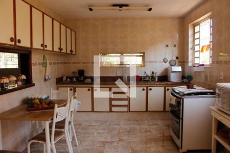 Casa de condomínio à venda com 403m², 4 quartos e 4 vagas Casa de condomínio à venda com 403m², 4 quartos e 4 vagasCOZINHA