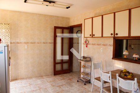 Casa de condomínio à venda com 403m², 4 quartos e 4 vagas Casa de condomínio à venda com 403m², 4 quartos e 4 vagasCOZINHA