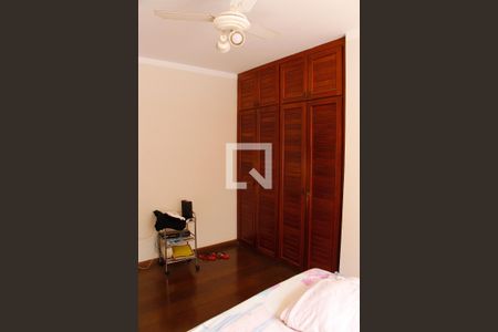 Casa de condomínio à venda com 403m², 4 quartos e 4 vagas Casa de condomínio à venda com 403m², 4 quartos e 4 vagasQUARTO 2